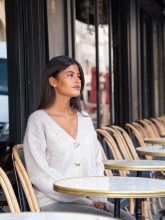 Gilet sable à boutons bijoux dorés – Yaëlli Paris