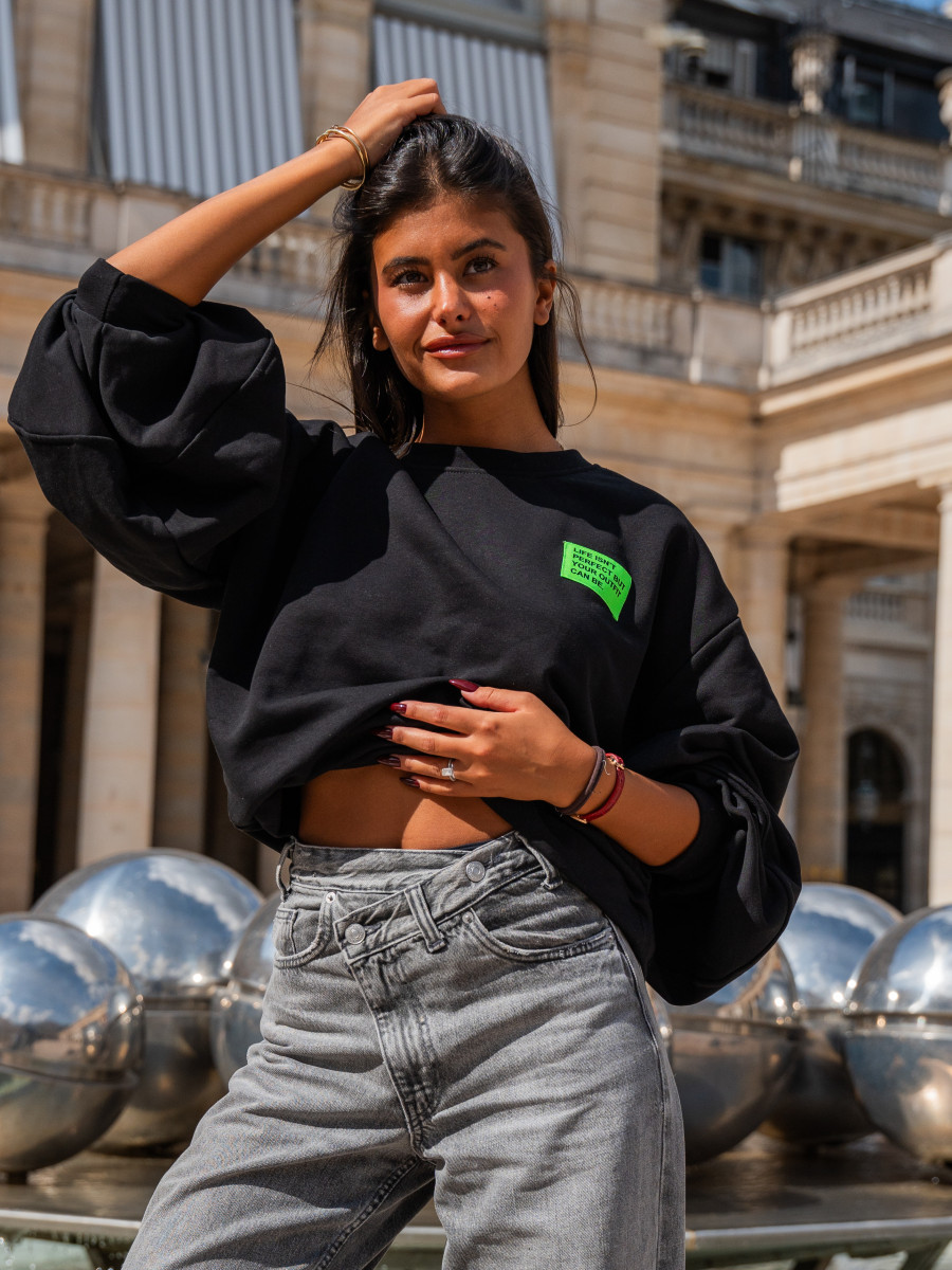 SWEAT NOIR - LIFE ISN'T PERFECT BUT YOUR OUTFIT CAN BE– YAËLLI PARIS
