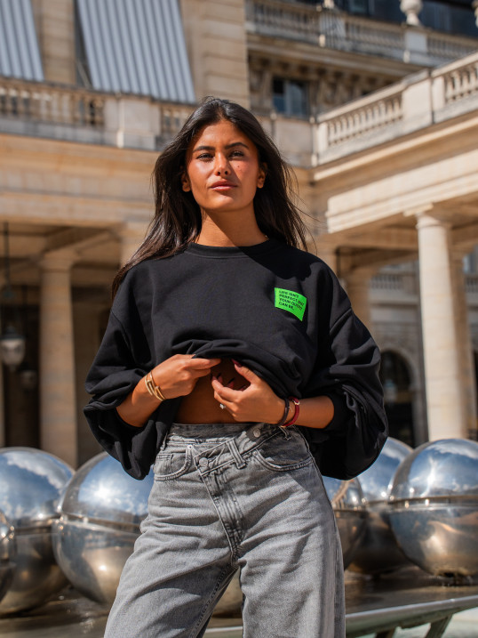 SWEAT NOIR - LIFE ISN'T PERFECT BUT YOUR OUTFIT CAN BE– YAËLLI PARIS