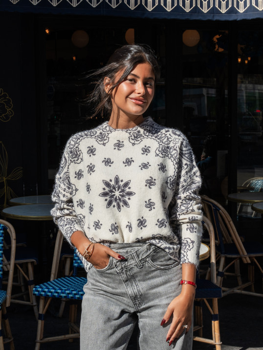 Pull femme imprimé cachemire écru et anthracite – Yaëlli Paris
