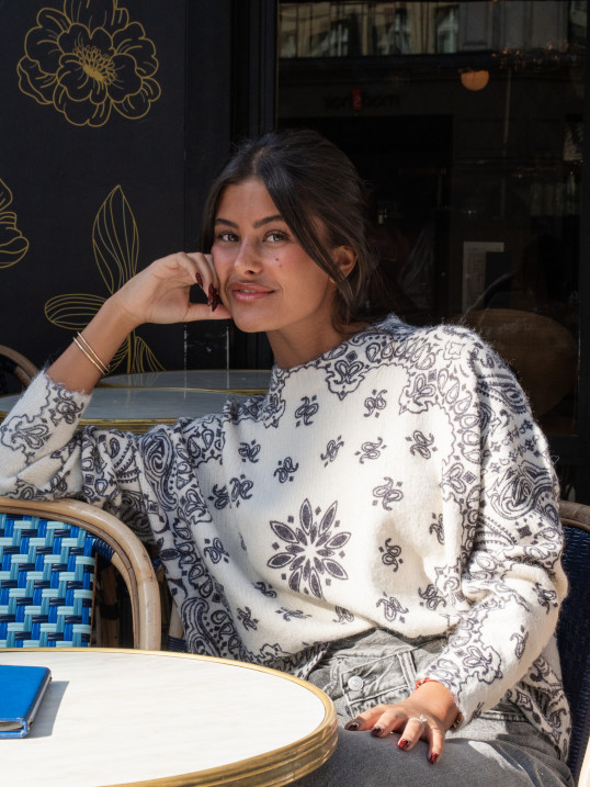 Pull femme imprimé cachemire écru et anthracite – Yaëlli Paris