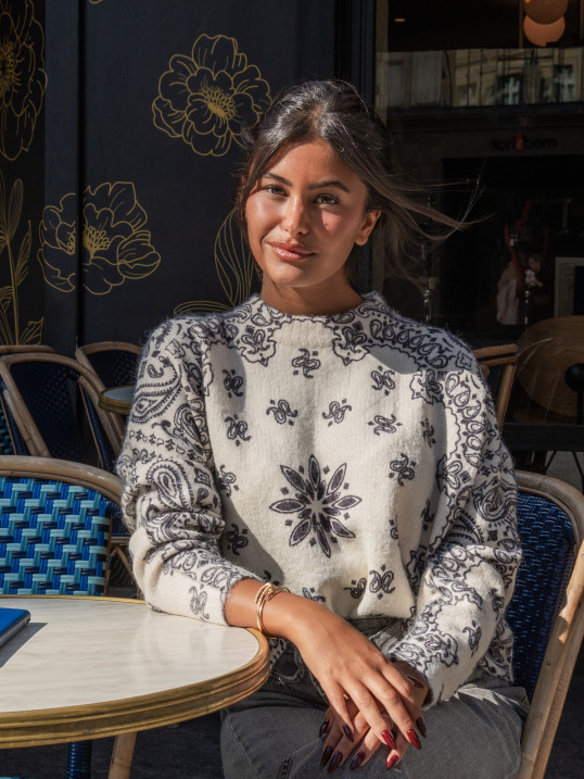 Pull femme imprimé cachemire écru et anthracite – Yaëlli Paris