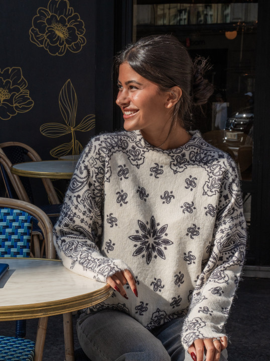 Pull femme imprimé cachemire écru et anthracite – Yaëlli Paris