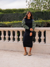 Robe longue côtelée noire avec manches contrastantes – Yaëlli Paris