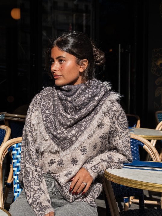 Écharpe motif cachemire taupe & anthracite – Yaëlli Paris