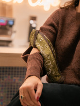 pull avec foulard chocolat