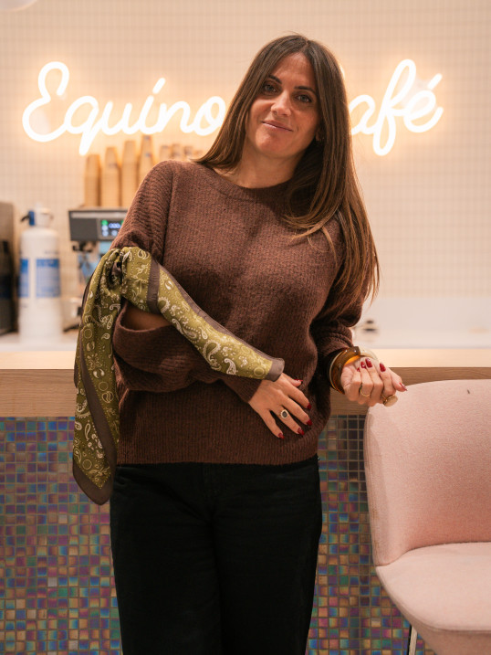 pull avec foulard chocolat