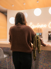 pull avec foulard chocolat