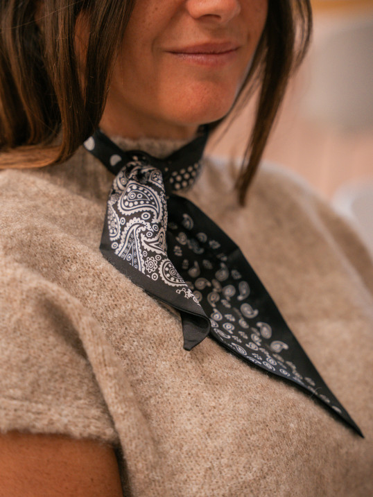 Foulard Noir Bandana & Pois | Accessoire Chic & Graphique – Yaëlli Paris
