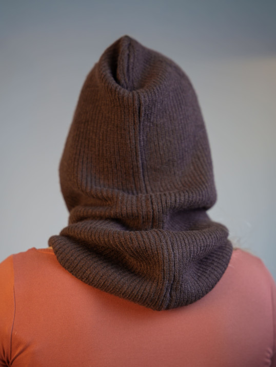 Cagoule Chocolat | Accessoire d’Hiver Naturel & Élégant – Yaëlli Paris