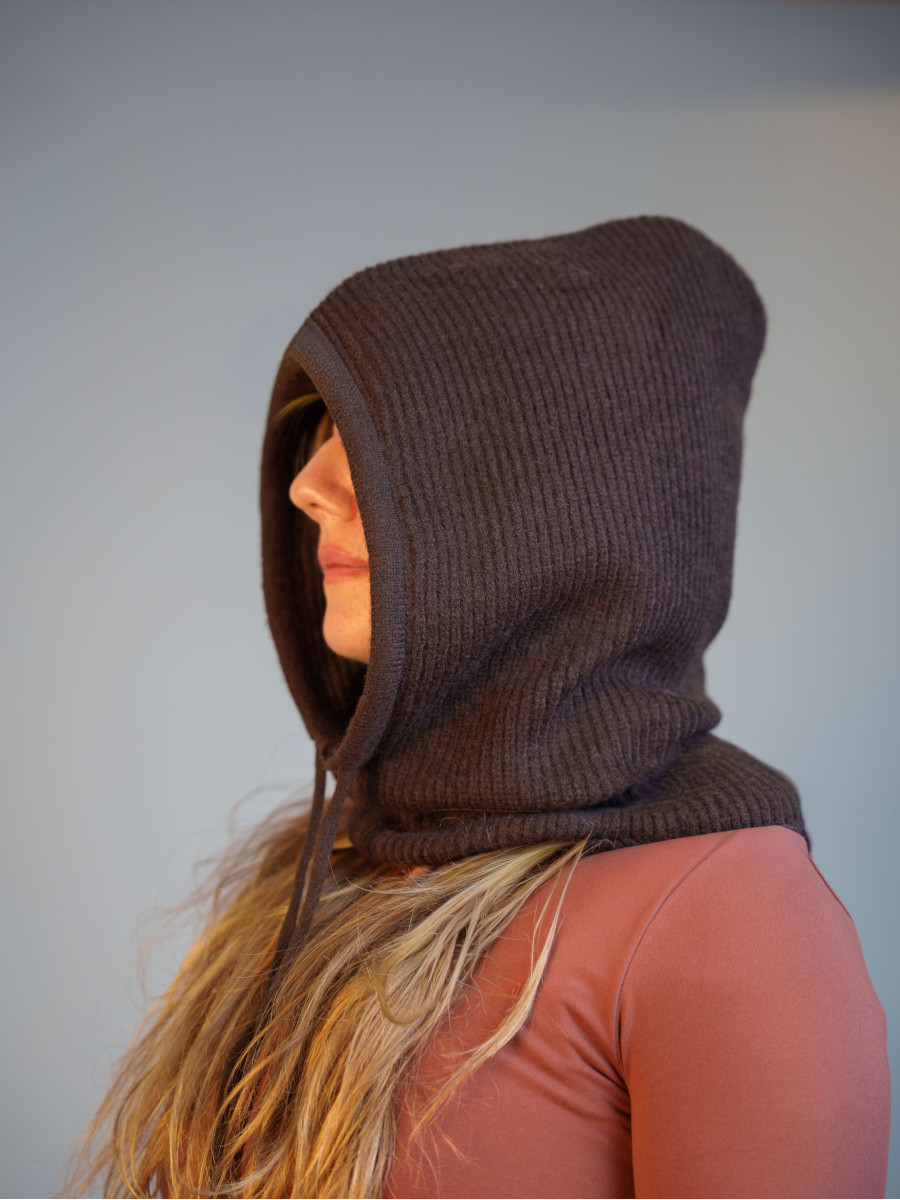 Cagoule Chocolat | Accessoire d’Hiver Naturel & Élégant – Yaëlli Paris